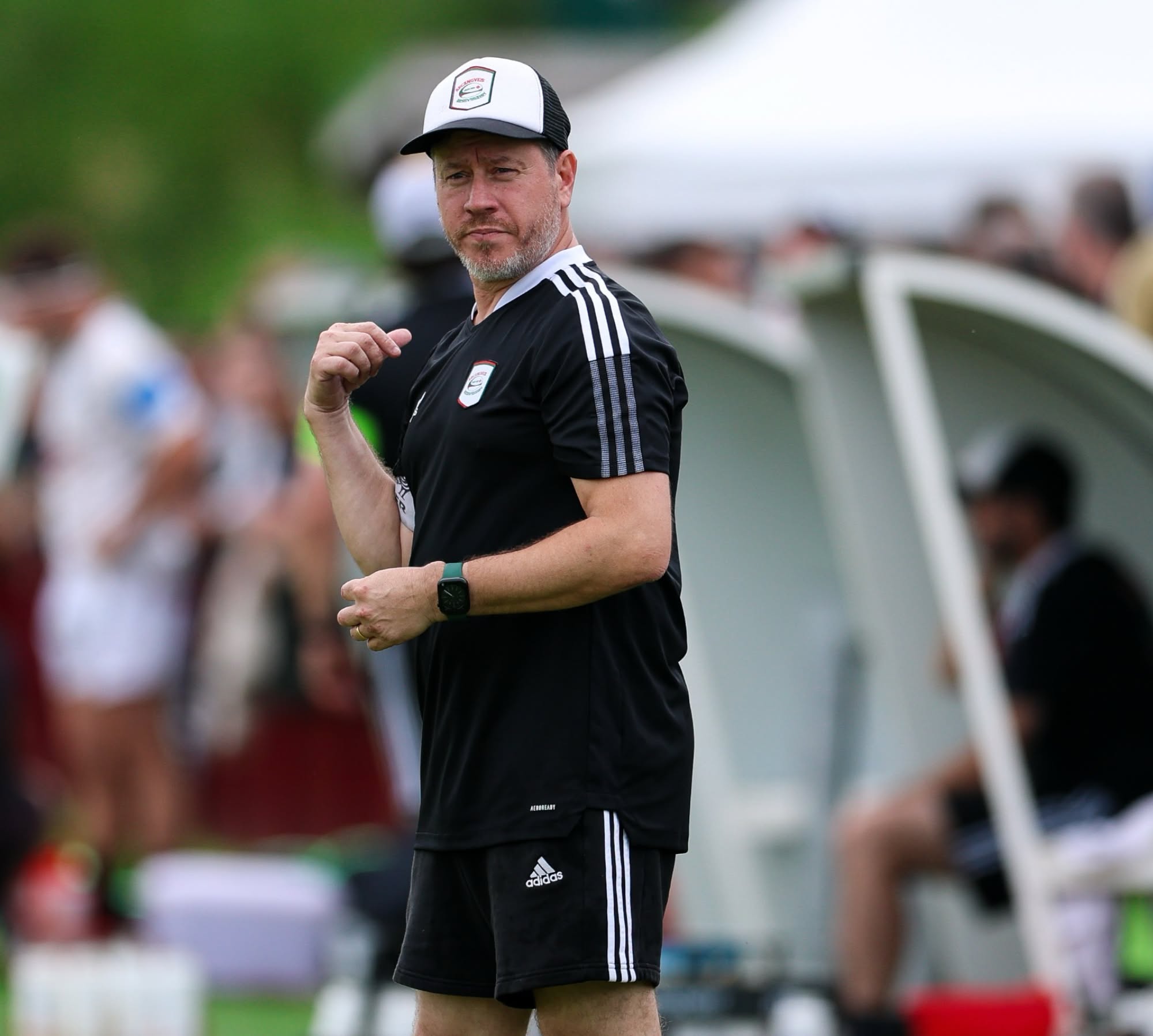 Marc Unhassobiscay, entraîneur et manager d'Emak Hor Rugby, au bord du terrain